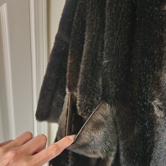 1960's Vintage Mincara Faux Fur Coat - Styled by Russel Taylor (Mint Condition) - Picture 5 of 6